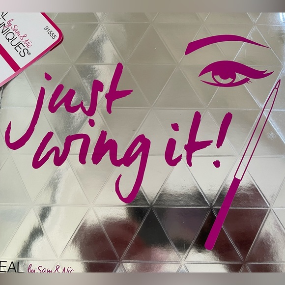 Real Techniques NWT “just wing it” cosmetic bag in holographic silver and pink - Picture 2 of 7